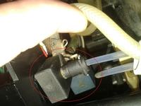 EKSPRES BOSCH B65 - Woda leci ko³o pompy. EKSPRES BOSCH B65 - Woda leci ko³o pompy.