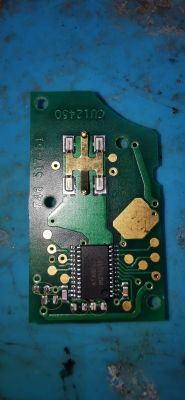 Brakujące elementy w kluczyku Seat Scyzoryk 3 przyciski - co było w zaznaczonych miejscach?