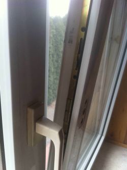 Fixing Cracked Repair Cassette in Roto Centro 101 Window: Removal & Replacement Tips