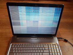 HP Pavilion DV7 1262eg - Pasy na matrycy: Czy to uszkodzenie grafiki, inwertera czy matrycy?