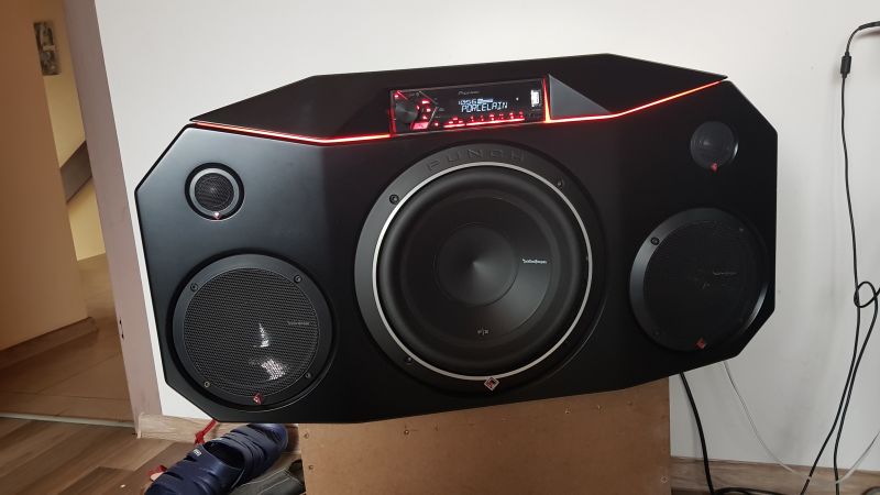 Rockford P2D2-10 w skrzyni BR - furkotanie przy niskich tonach, co robić?