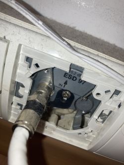 Podłączenie TV i routera do jednego wyjścia antenowego - czy możliwe? [Warszawa]