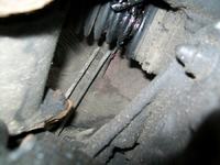 VW Golf II 1.3 NZ - Pęknięta guma na drążku kierowniczym.