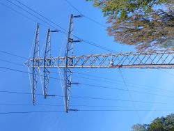 Jakie to serie słupów linii 110 kV i 220 kV? Gdzie znaleźć katalog konstrukcji?