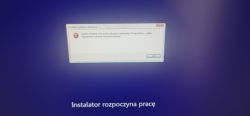Ekran z błędem podczas instalacji systemu Windows informujący o niemożności odczytania ustawienia Product Key.