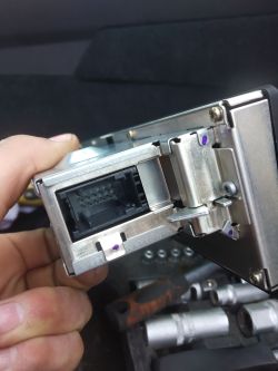 BMW E39 - Jak podłączyć oryginalne radio do tego adaptera?