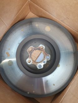 Tarcza hamulcowa BMW X5 z korozją na powierzchni styku z piastą