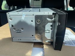 Jak przywrócić do działania stację multimedialną w Touareg 2003 - brak danych o modelu