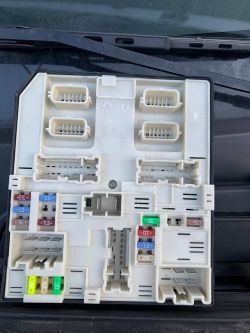 Kangoo II 2016r - Nie działają wycieraczki, światła drogowe, p.mgielne tylne