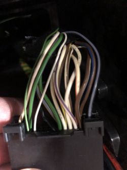 Zakłócenia dźwiękowe w głośniku Alpine PWE-S8 po montażu - trzaski przy wyłączonym radiu