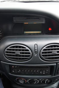 Jak uruchomić fabryczną nawigację w Renault Scenic 1999 bez karty PCMCIA?