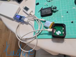 Czołówka nie ładuje się przez kabel USB-C USB-C, działa tylko z USB-A USB-C