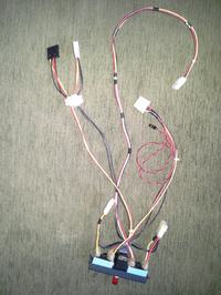 Piąta żyła (linia 3.3V) we wtyczce zasilania SATA, przeszkodą w modernizacji