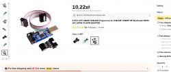 Zestaw programatora USBasp z kablem i adapterem na tle z internetu.