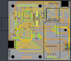 Obwód drukowany z komponentami elektronicznymi, oznaczeniami chipów i ścieżkami.