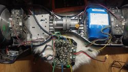 Hoverboard nie reaguje na włącznik po naładowaniu - brak widocznych uszkodzeń