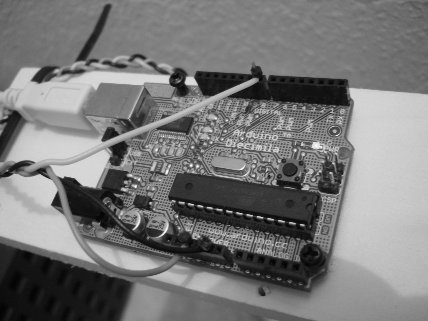 Miernik ilości wody w misce dla kota