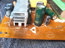 Krótka naprawa starego monitora BenQ Q9T5 - wymiana kondensatorów, "recapping"