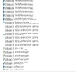 Zrzut ekranu z Menedżera urządzeń w systemie Windows z widocznymi kontrolerami PCI oraz sterownikami Realtek i AMD.