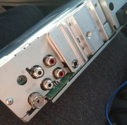 Jak podłączyć adapter Bluetooth 5V do radia Alpine 12V?