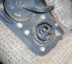 Gniazdo w ciągniku Massey Ferguson - identyfikacja i szukanie odpowiedniej wtyczki