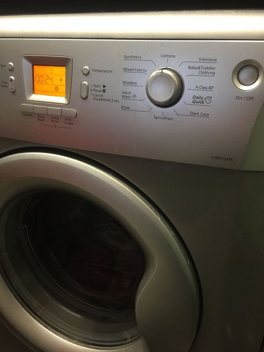 Beko WME7247S - błąd E18 okazało się, ze nie odwirowało wody.