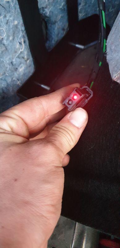 BMW E60 - Czy istnieje i jak nazywa się taka zaślepka światłowodu?