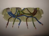 Pass-through Sockets Wiring: Safely Connecting 3x2.5mm² Wires for Daisy-Chaining