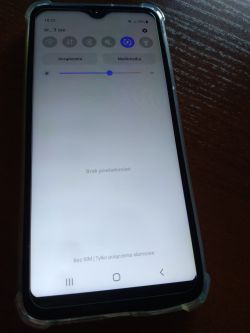 Samsung A20E - Kreska na wyświetlaczu widoczna na niektórych kolorach