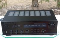 Czy Yamaha Ax-530 ma zabezpieczenie przed przegrzaniem przy wysokiej głośności?