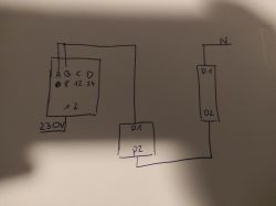Schemat połączeń elektrycznych z transformatora pokazujący przekaźniki i dzwonek.
