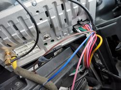 Podłączenie kamery cofania do radio-nawigacji w KIA Sportage III 2011 - Brak wtyczki mini isi