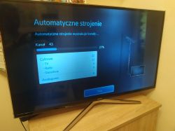 [Sprzedam] Samsung Smart TV 40 UE40H6400AW z przyciemnionym ekranem + 2 piloty, 200 zł