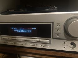 Jak podłączyć Edifier T5 do amplitunera JVC RX-5052S? Brak reakcji subwoofera.