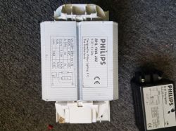 Podłączenie lampy Philips Podłączenie lampy Philips