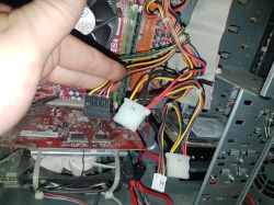 SSD Connection Issues: MOLEX->SATA Adapter vs Distributor & 4 vs 5 Cable Connectors SSD Connection Issues: MOLEX->SATA Adapter vs Distributor & 4 vs 5 Cable Connectors