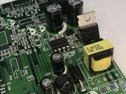 Wnętrze starego routera ISDN/DSL DI-304. Wspominamy Internet lat 2000