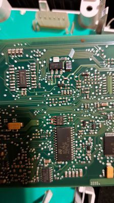 Opel GID Siemensa: Wypalona płytkę, połączenie z EEPROM i pomarańczowe świecenie wyświetlacza