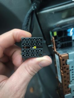 Laguna 2 gdzie podłączyć remote control sterowanie wzmacniaczem