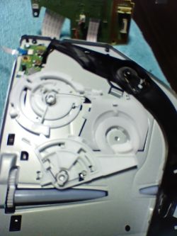 Napęd w PS5 nie wciąga płyt - możliwe problemy z rolkami wciągającymi