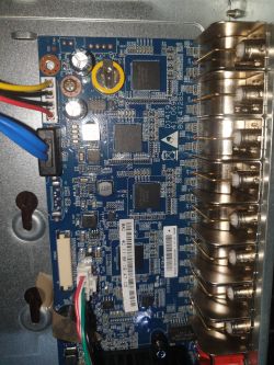Rejestrator Dahua DHI-HCVR 4116 piszczy i nie wykrywa go laptop/TV