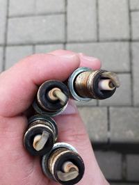 Astra H GTC - Wymiana świec zapłonowych - czyścić gwint?