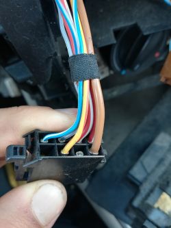 Vordon 869BT Radio in Golf IV: Proper Cable Connections for Auto On/Off and Saving Settings Vordon 869BT Radio in Golf IV: Proper Cable Connections for Auto On/Off and Saving Settings
