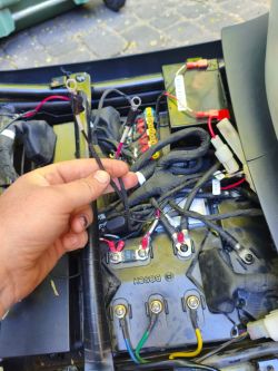 UNU skuter elektryczny - gdzie podłączyć przewody C38 i C39, błąd 12 V?