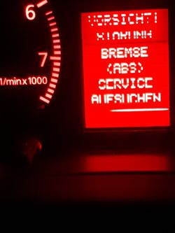 A4 b5 1.8t anb 99r - kontrolka abs i wykrzyknik na fisie