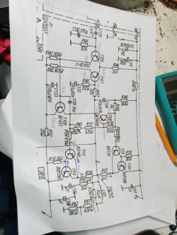 Rysunek techniczny obwodu elektronicznego wzmacniacza.