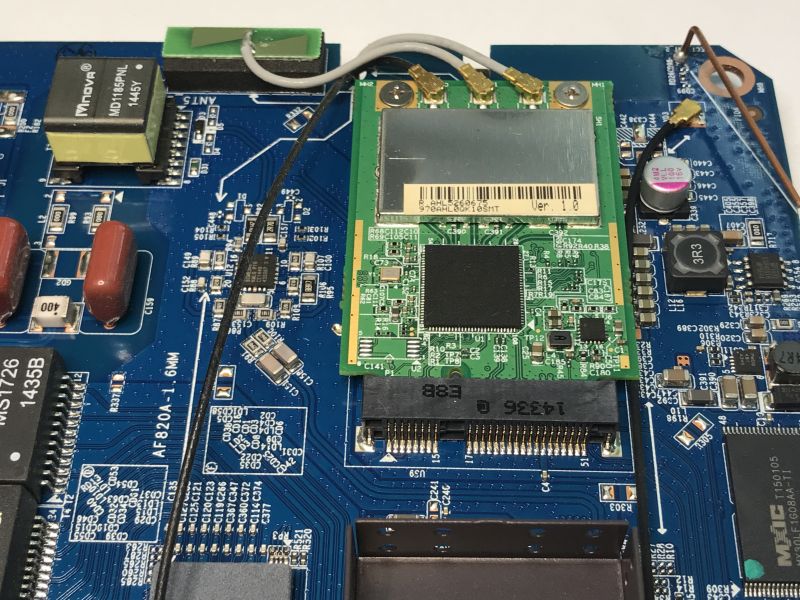 Wnętrze routera ADSL Wi-Fi Telekom Speedport W724V 2013