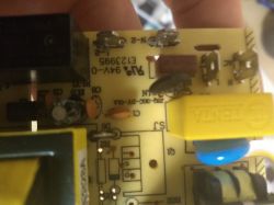 Wartości rezystorów SMD R9 i R6 w zasilaczu Medisana AH 661