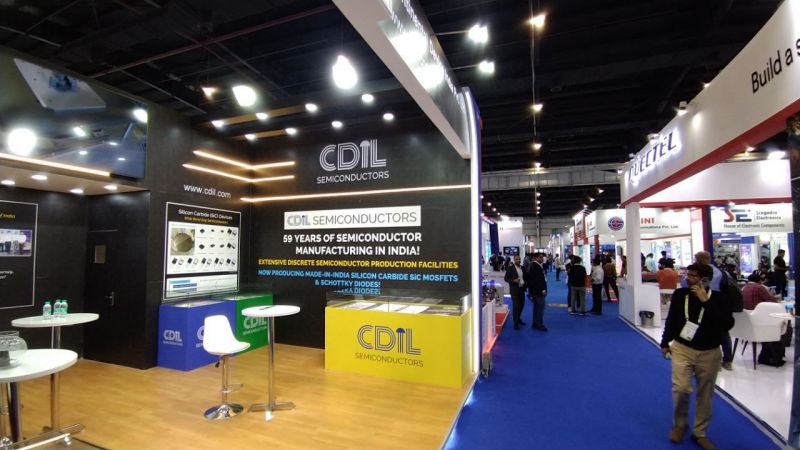Stoisko CDIL Semiconductors na targach elektroniki z widocznymi napisami i materiałami promocyjnymi.