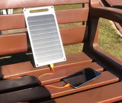 Czy najtańsza solarna ładowarka z Chin da radę naładować smartphone?